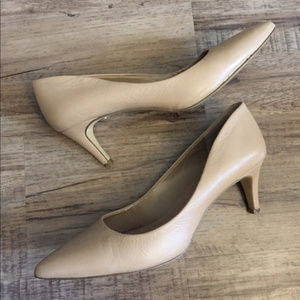 Banana Republic 6.5 Nude Leather Pumps